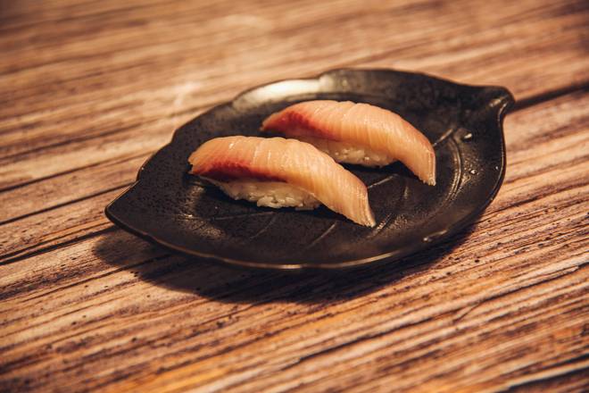 Hamachi Nigiri