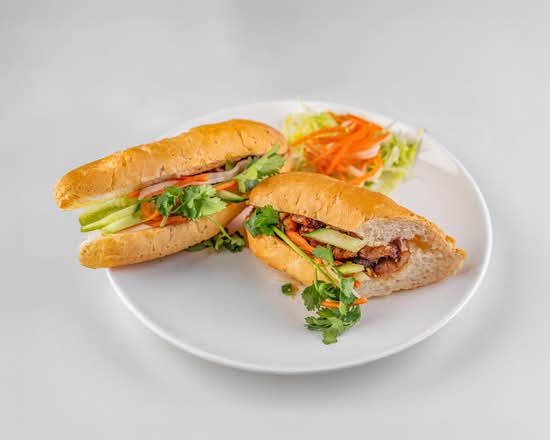 Bánh Mì Bò nướng - Vietnamese Sandwich with Grilled Beef