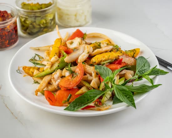 Mực Xào - Stir Fried Squid with Celery, Pineapple, Tomato