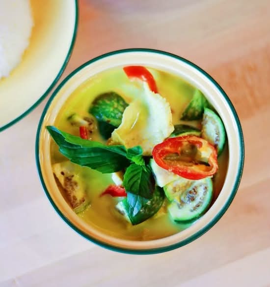 C4. Green Curry w/Thai eggplants
