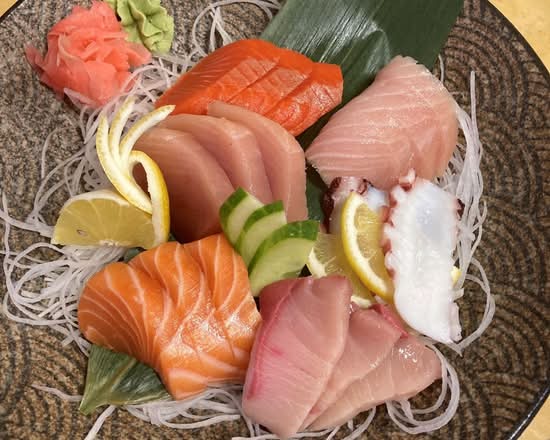 Assorted Sashimi (18 pcs)