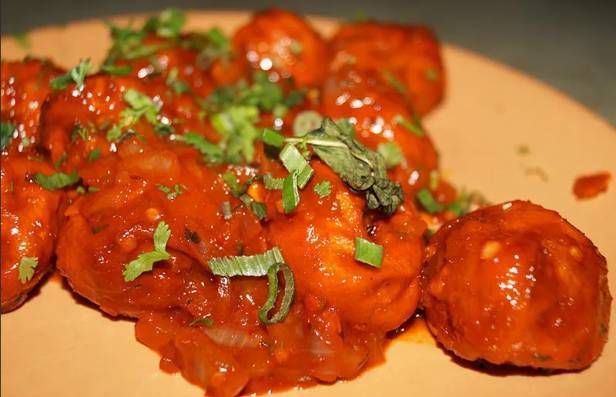 Paneer Makhni Momos