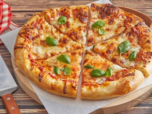 Pizza Nature Sauce et Fromage / Plain Pizza with Sauce and Cheese