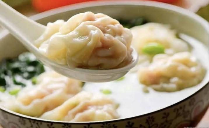 #1 Soupe Wonton / Wonton Soup / #1 Soupe Wonton / Wonton Soup