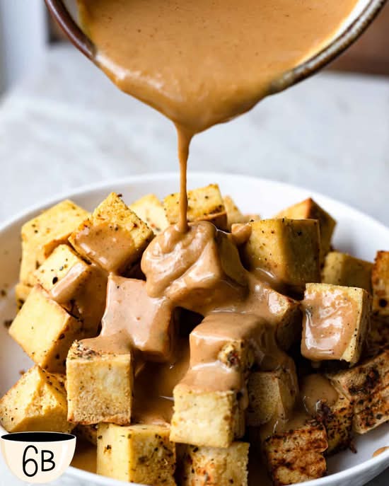 19C Tofu frit à la sauce aux arachides / Crispy Fried Tofu with Peanut Sauce