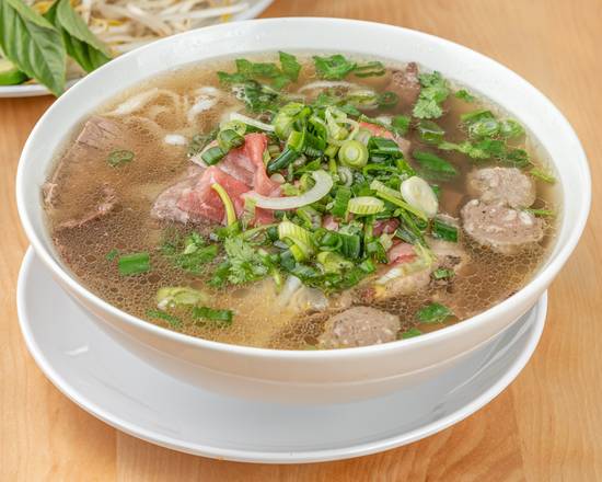 P01 Special Rice Noodle Soup (Phở Đặc Biệt)