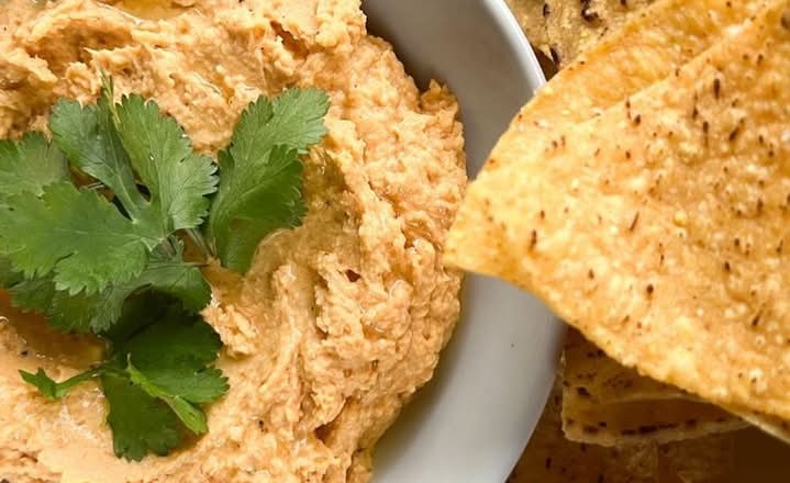 Roasted Red Pepper Hummus & Chips