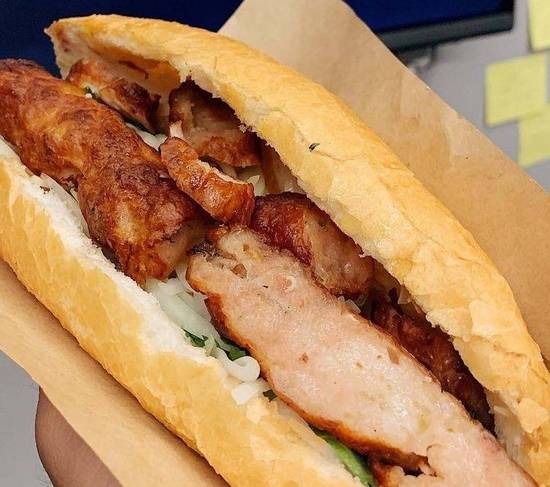 # 07 Grilled pork sausage Bánh mì