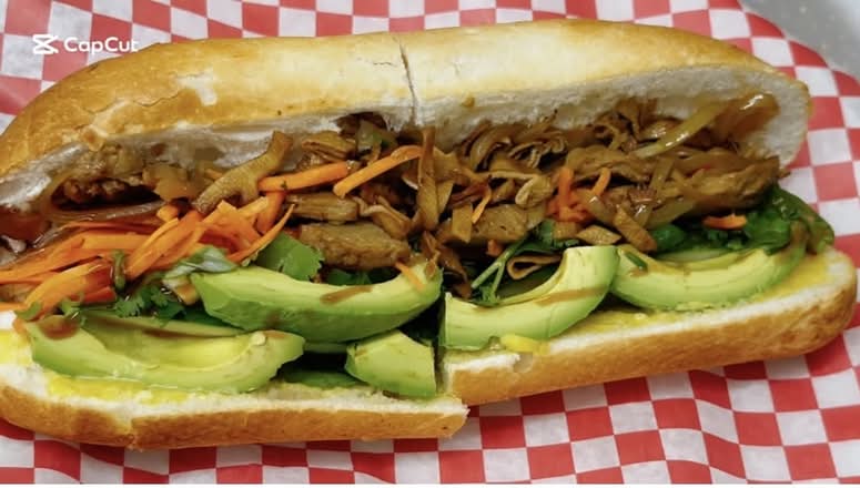 # 09 Banh Mi Végé / Veggie Banh Mi