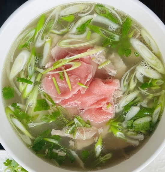 # 35. Soupe Tonkinoise Flanc Bien Cuit, et Boeuf Saignant