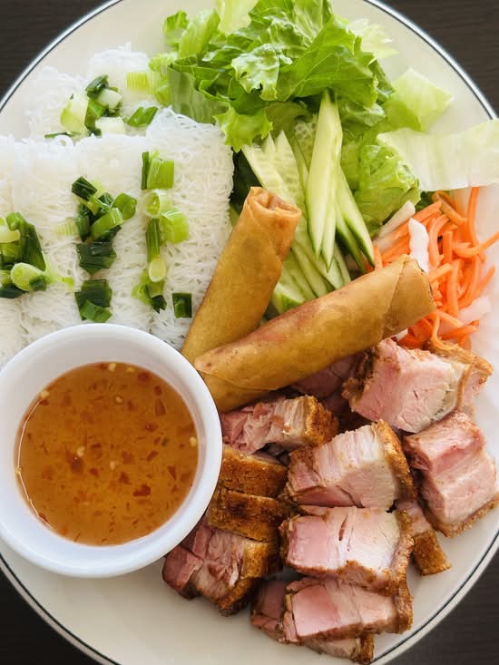 #30. Crispy Pork avec fin Vermicelli (Bánh Hỏi Heo Quay)