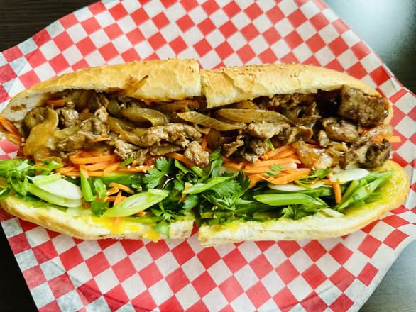 # 03 Banh Mi Au Boeuf/ Beef Bánh Mi