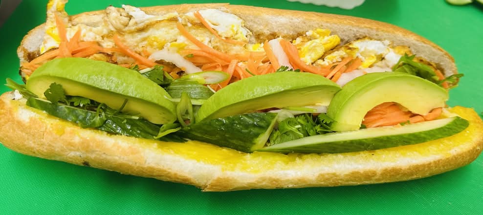 # 08 Banh Mi Aux Omelette / Banh Mi with Omelette