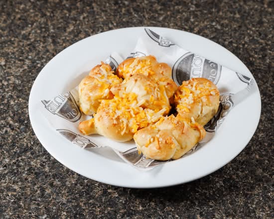 CHEESY GARLIC KNOTS