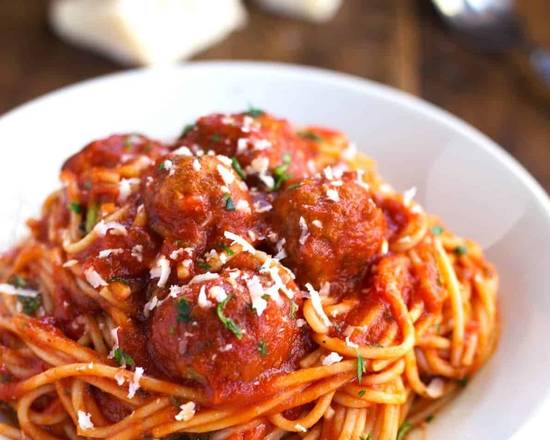 Italian Spaghetti with meat sauce served with Meatballs and Garlic Bread