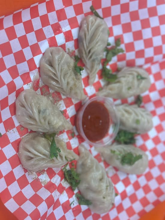 STEAM PANEER MOMOS -8 PCS (SERVED WITH IN-HOUSE MADE MAYO DIP & CHILLI SAUCE. GARNISH WITH CORIANDER) (POPULAR)