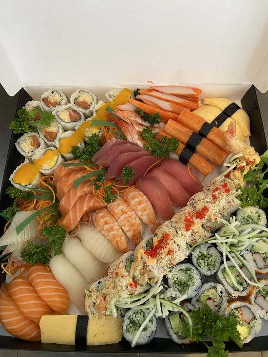 Medium Party Tray (70pcs)
