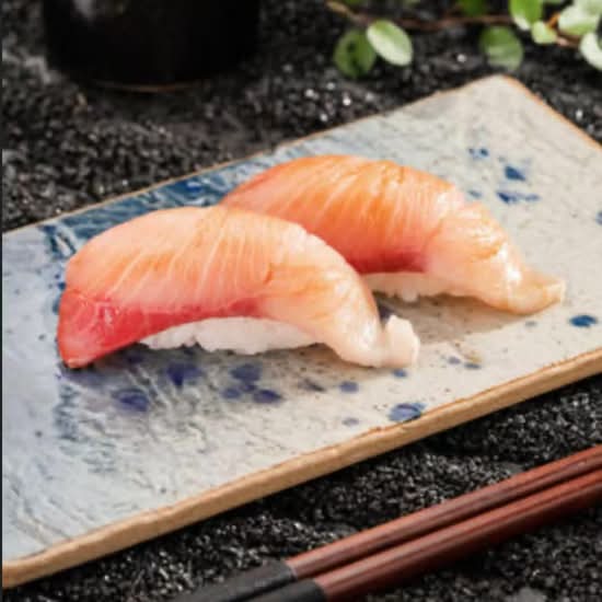USU04-Hamachi nigiri（2 morceaux）