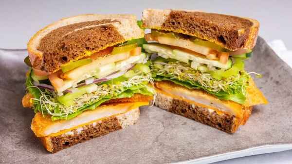 THE DELLY CHICKEN