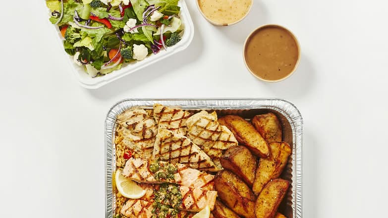 Forfait poitrines de poulet et filets de saumon de l'Atlantique grillé / Grilled chicken breasts and Atlantic salmon fillets Bundle