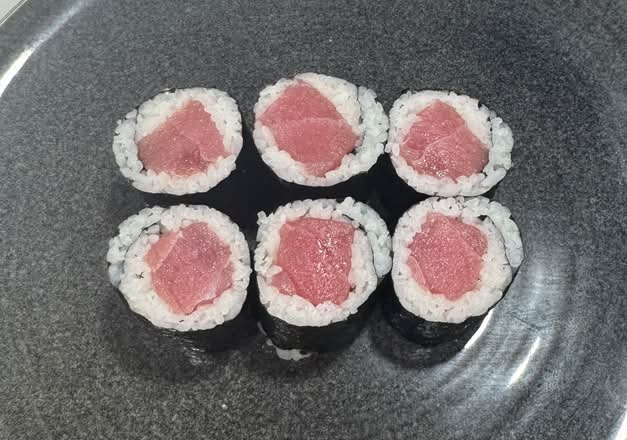 Tuna roll (6 pcs)