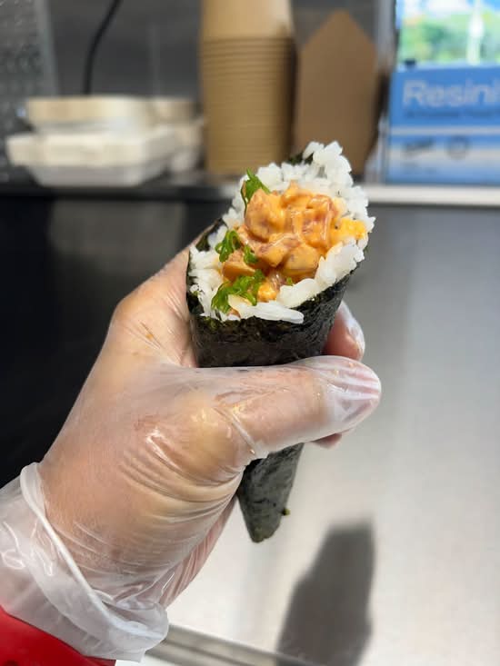 Spicy Tuna Hand roll (1 pc)
