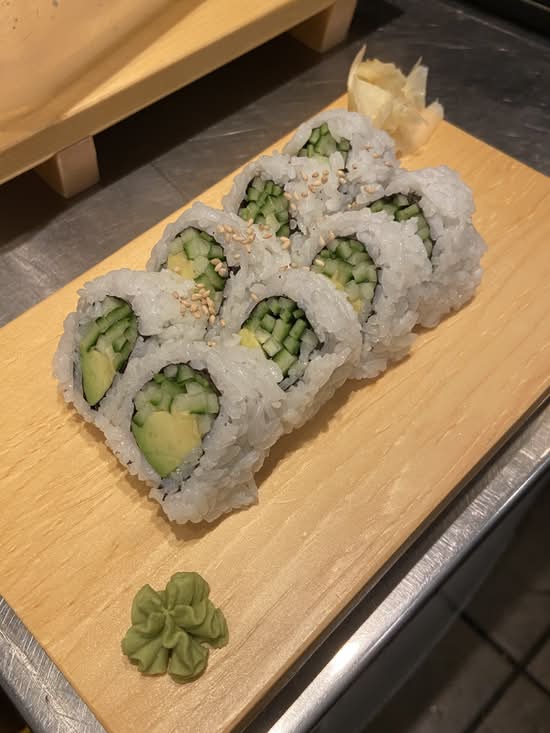 Avo Cucumber Roll