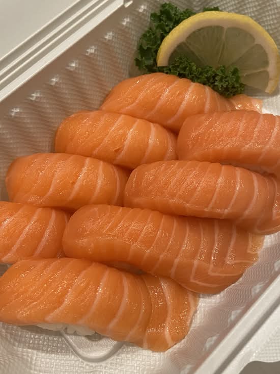 Salmon Nigiri Combo (8 pcs)