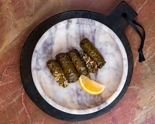 Dolmades (feuilles de  vigne) / Dolmades (Vine leaves)