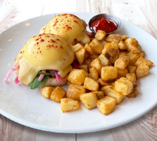 SMOKED SALMON BENEDICT