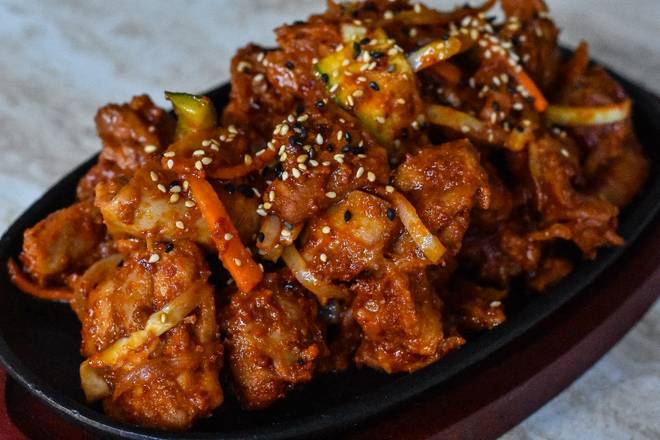 Poulet Épicé / Spicy Chicken (매운닭Plat)