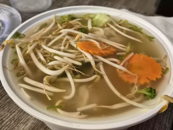 58 C. Large Wonton Soup (10 pcs)