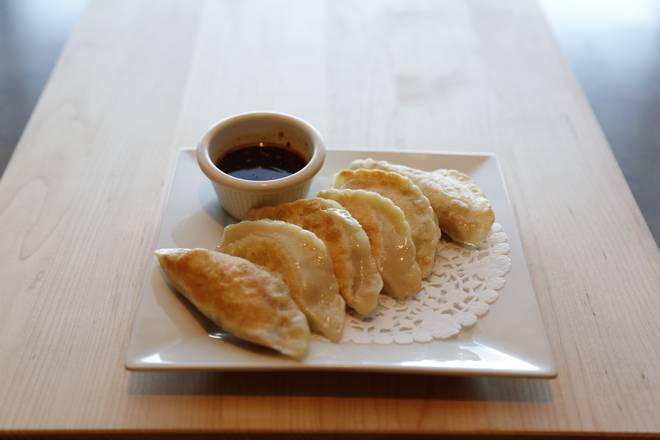 24B.  PORK and Vegetables Dumplings (6 pcs)