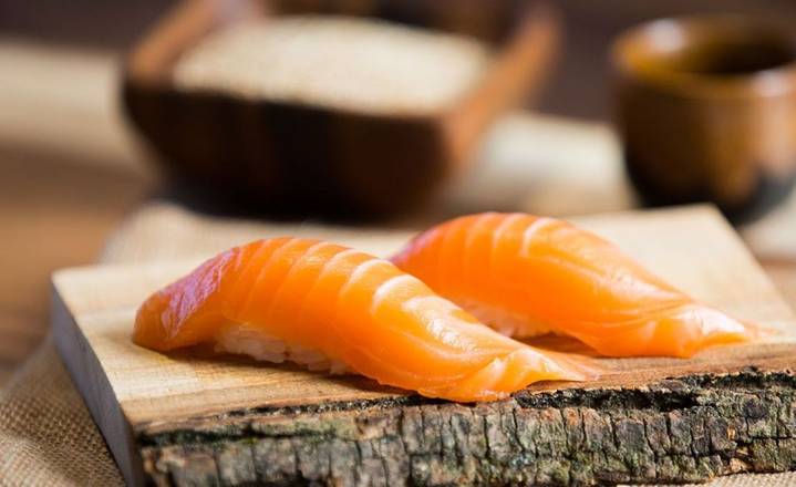 Salmon Sushi(2pcs)