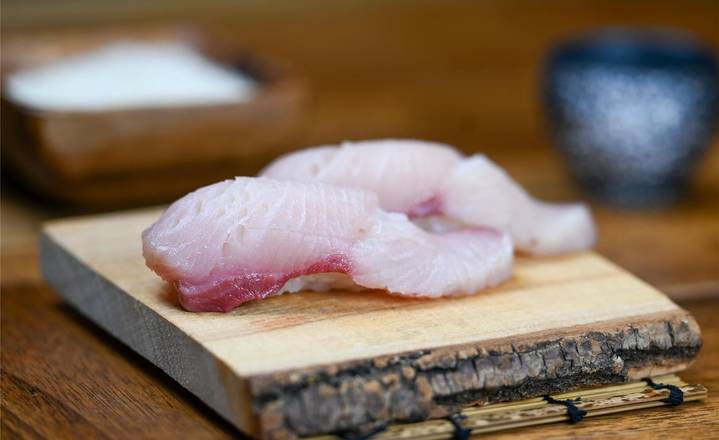 Yellow Tail Sushi (2pcs)