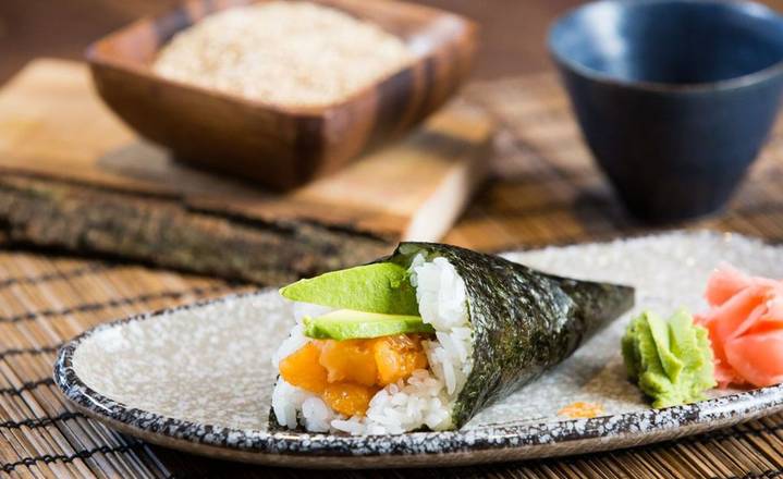Spicy Scallop Handroll