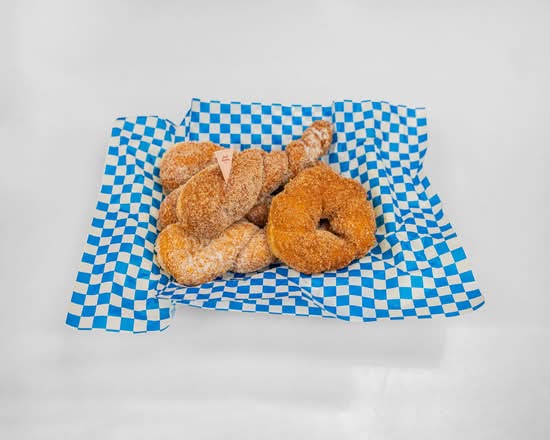 4pcs twisted Donut + 1 Cinnamon Donut
