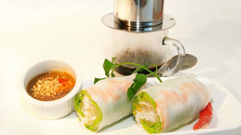 Prawns or Chicken Salad Roll