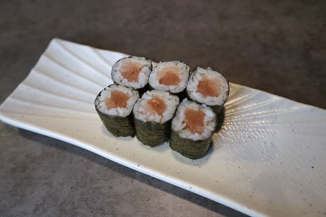 Tuna Roll (6 pcs)
