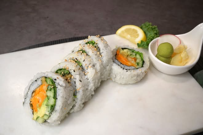 Sweet Potato Tempura Roll (6 pcs)