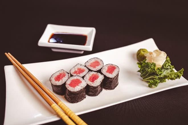 Tuna Roll (C)