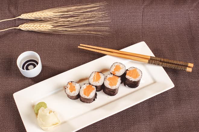 Salmon Roll (C)