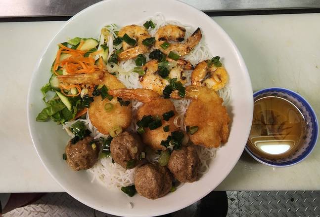 Bun 1. Shrimps, Meatballs, Breaded Shrimp