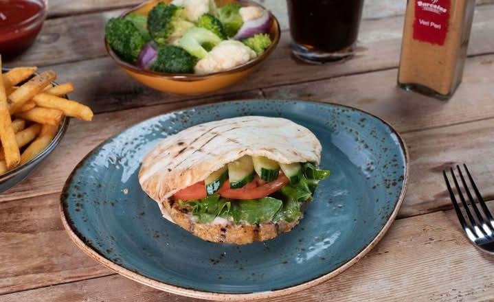 Peri Veggie Pita with 1 Side