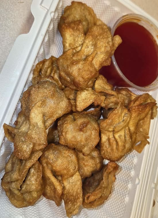 4. Deep-Fried Wonton with Sweet and Sour Sauce