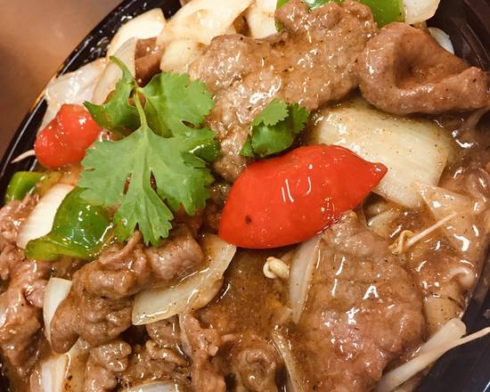 44. Nouilles larges sautées avec viande et légumes, sauce Satay / Stir fried large noodles with meat and vegetables, Satay sauce / 沙爹（鸡或牛）河