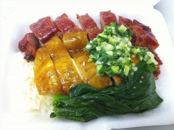 65. Riz à la vapeur avec de la viande grillée / Steamed rice with BBQ meat