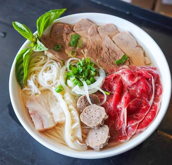 Rare Beef Pho (Phở Tái) (Large)