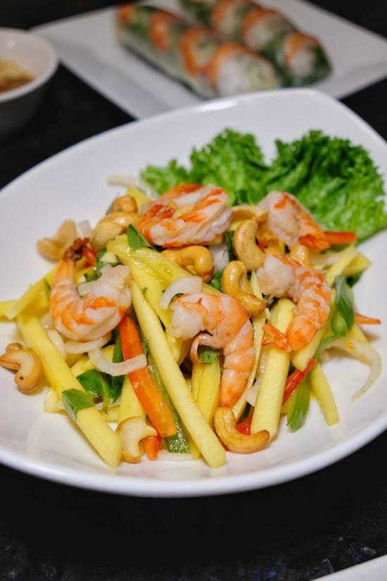 Thai Green Mango Salad with Grilled Meat (Gỏi Xoài (Gà, Bò, Sườn, Tôm))