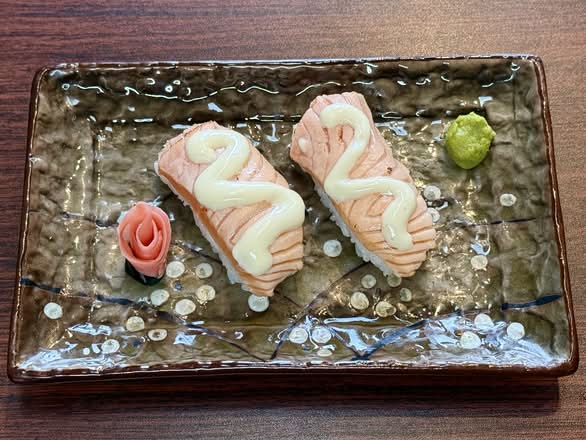 Flame-Seared Salmon Nigiri (2 pcs)